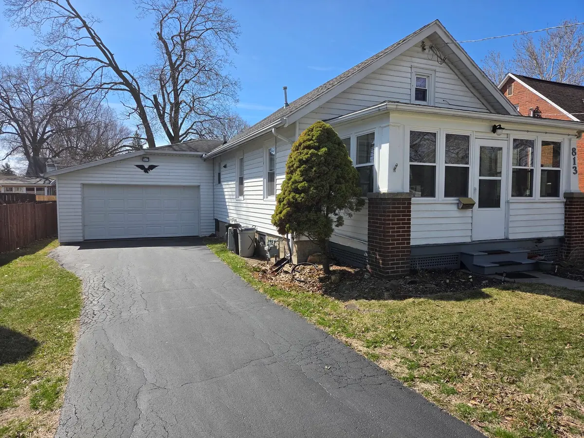 813 E 15th Street, Sterling, IL 61081 - #1