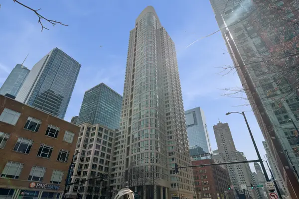 345 N La Salle Drive #1706, Chicago, IL 60654