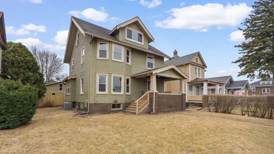 1203 W Locust Street, Davenport, IA 52804 - #2