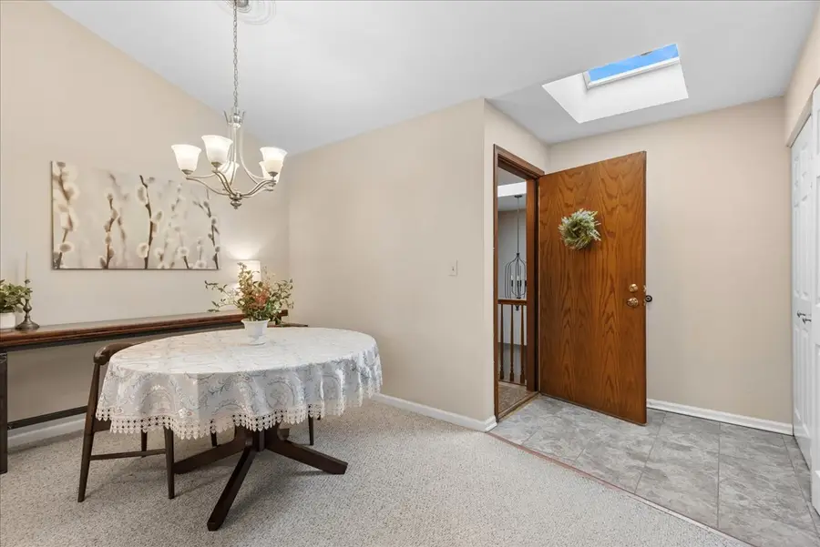 1675 Grosvenor Circle #C, Wheaton, IL 60189 - #2