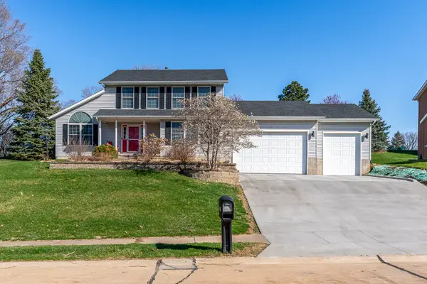 76 Parkview Drive, Eldridge, IA 52748