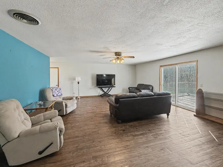 707 E Ash Street, Watseka, IL 60970 - #3