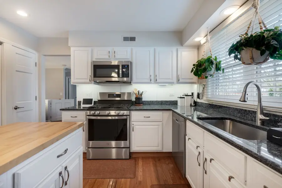 933 Wheaton Oaks Drive, Wheaton, IL 60187 - #3