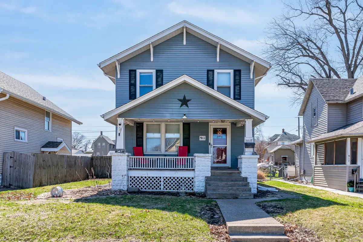911 W 16th Street, Davenport, IA 52804 - #1