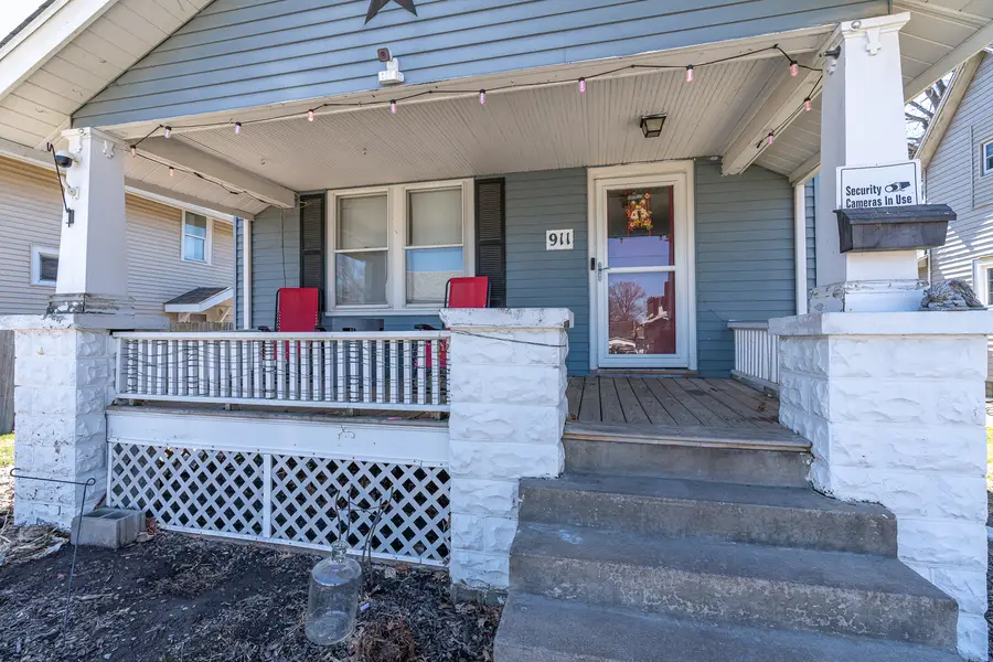 911 W 16th Street, Davenport, IA 52804 - #2