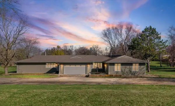 1902 Golf Drive, Mahomet, IL 61853