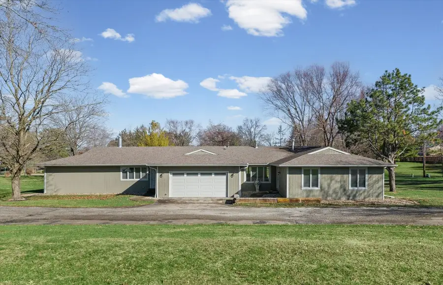 1902 Golf Drive, Mahomet, IL 61853 - #2