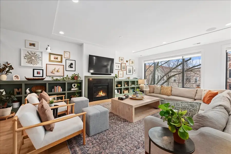 825 W Buckingham Place #3, Chicago, IL 60657 - #2