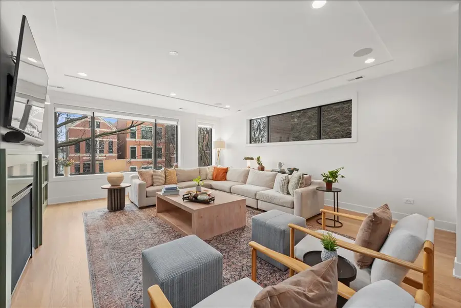 825 W Buckingham Place #3, Chicago, IL 60657 - #3