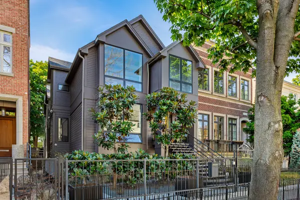 2436 N Surrey Court, Chicago, IL 60614