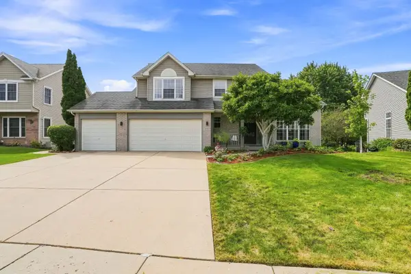 66 White Oak Drive, North Aurora, IL 60542