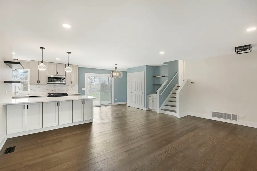 1910 Ashley Road, Hoffman Estates, IL 60169 - #3