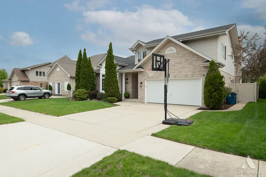571 N Veterans Parkway, Addison, IL 60101 - #2