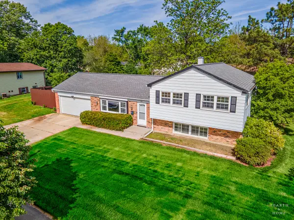 1000 Darlington Lane, Crystal Lake, IL 60014