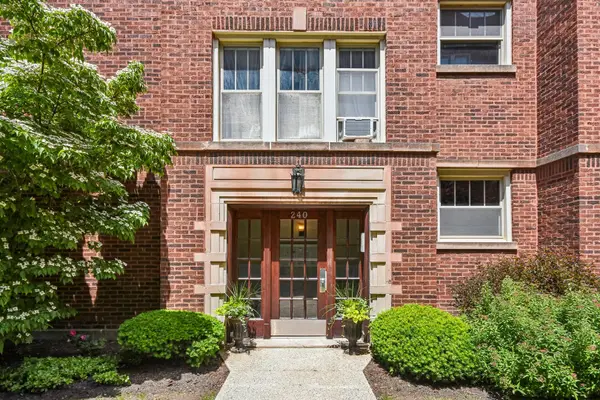 240 S Maple Avenue #2W, Oak Park, IL 60302