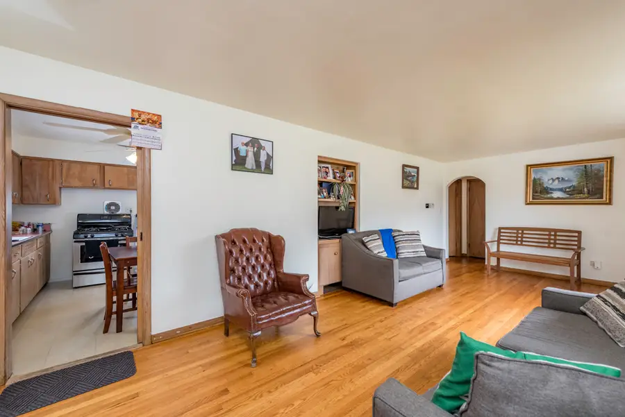 905 Glenwood Avenue, Waukegan, IL 60085 - #2