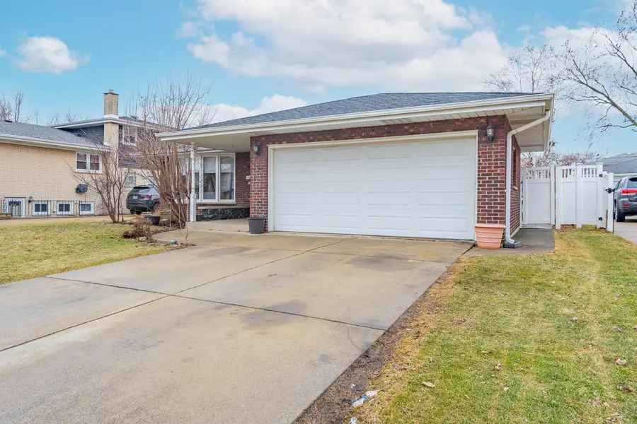 10908 S Kilbourn Avenue, Oak Lawn, IL 60453 - #3