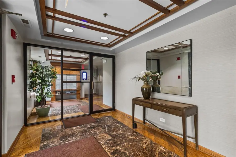 9200 N East Prairie Road #203, Evanston, IL 60203 - #2