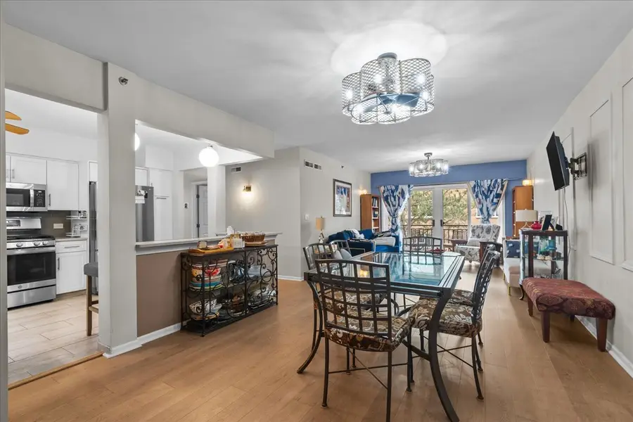 9200 N East Prairie Road #203, Evanston, IL 60203 - #3