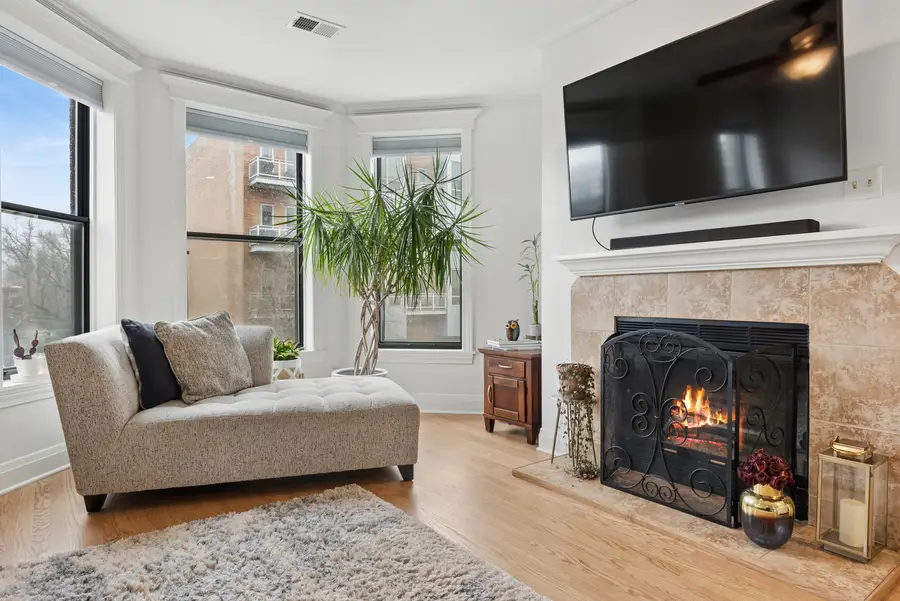 3909 N Sheridan Road #3H, Chicago, IL 60613 - #2