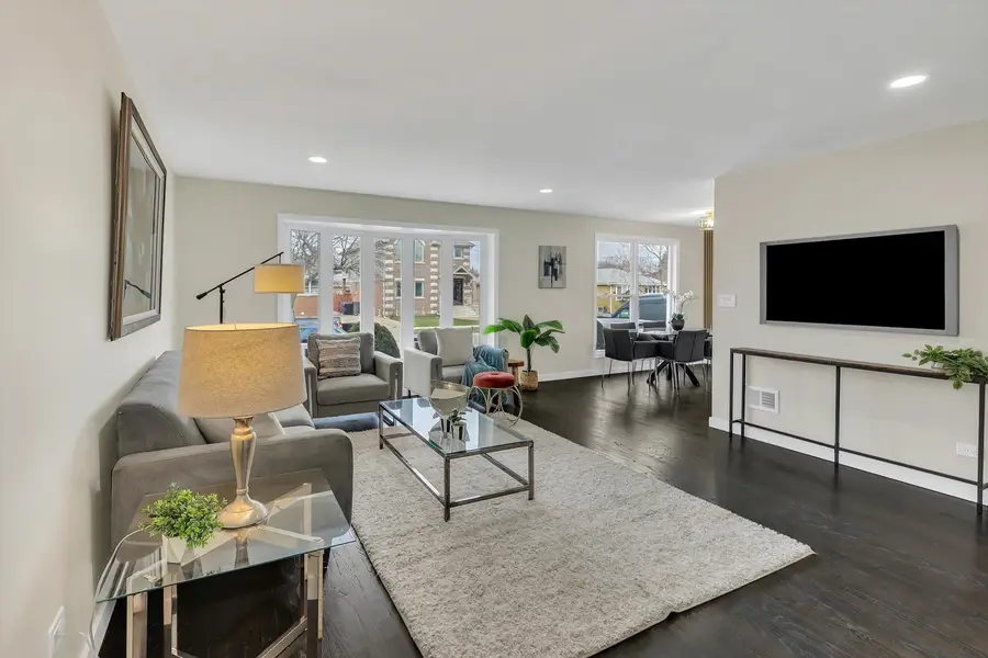 4821 N Mont Clare Avenue, Chicago, IL 60656 - #3