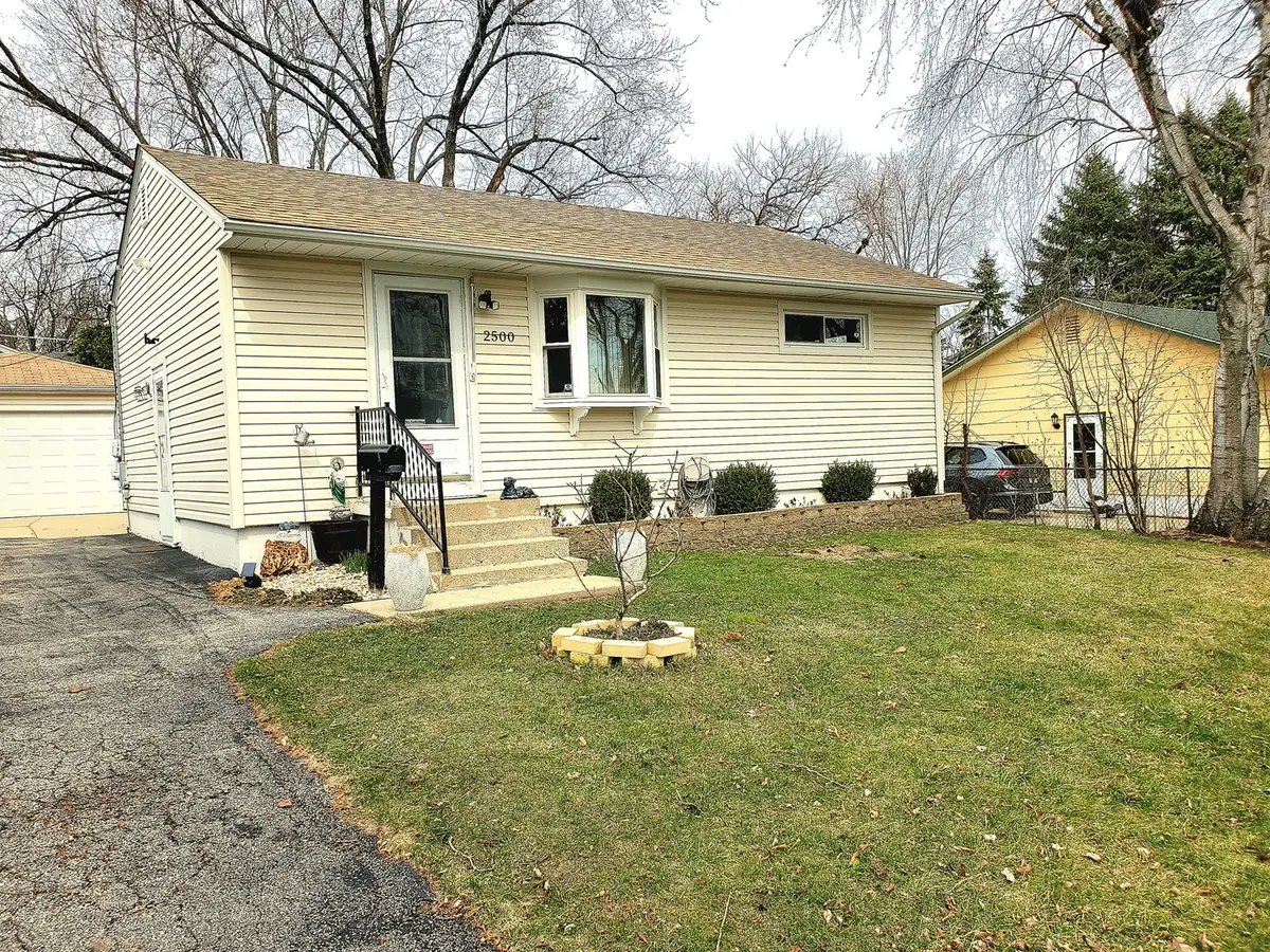2500 Dakota Road, Waukegan, IL 60087 - #1