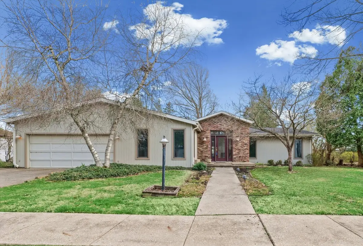 205 E Sherwin Circle, Urbana, IL 61802 - #1