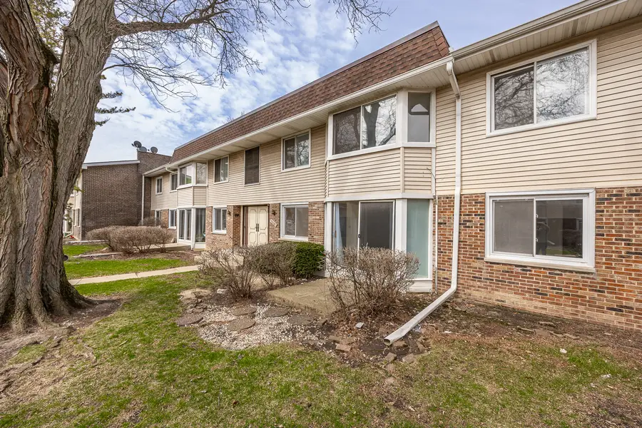 3008 Roberts Drive #1, Woodridge, IL 60517 - #3