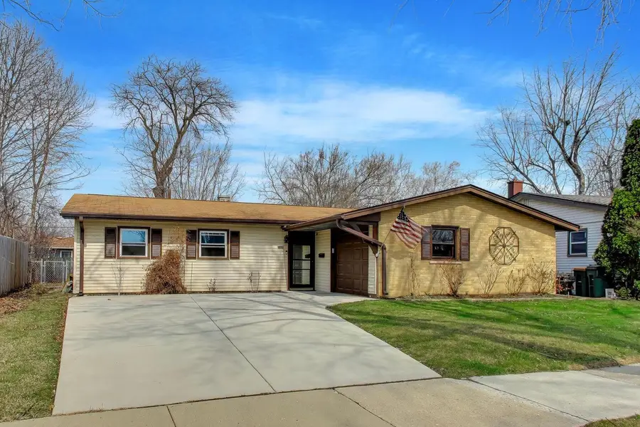 1008 Woodland Drive, Wheeling, IL 60090 - #2