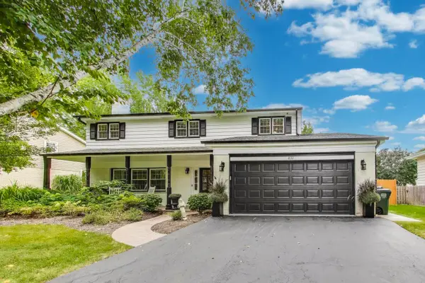 833 Fairlawn Avenue, Libertyville, IL 60048