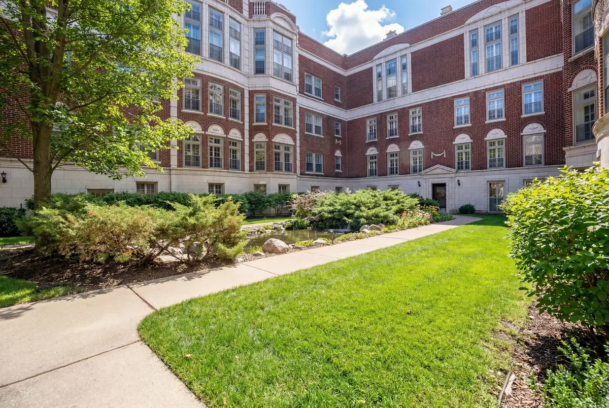 488 Sheridan Road #2, Evanston, IL 60202 - #1