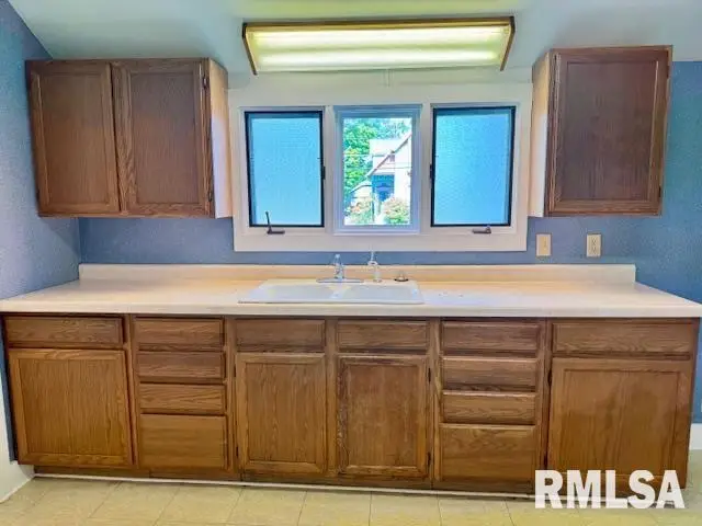 511 Main Avenue, Clinton, IA 52732 - #3