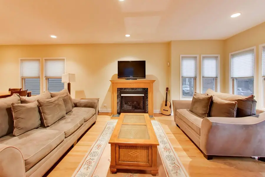 3033 N Leavitt Street, Chicago, IL 60618 - #3