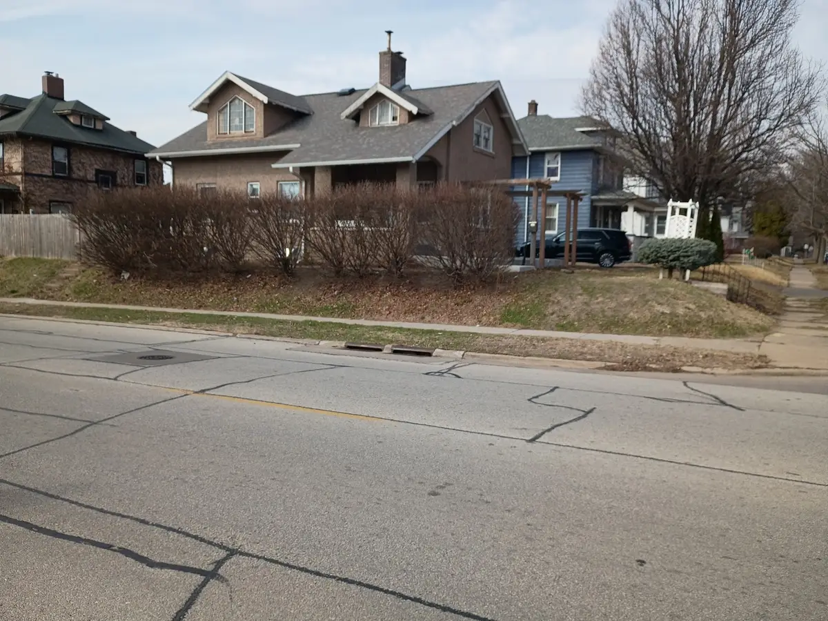 1445 10th Street, Moline, IL 61265 - #1