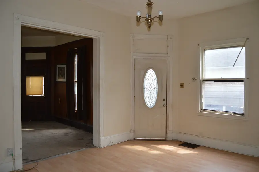 916 W Front Street, Bloomington, IL 61701 - #2