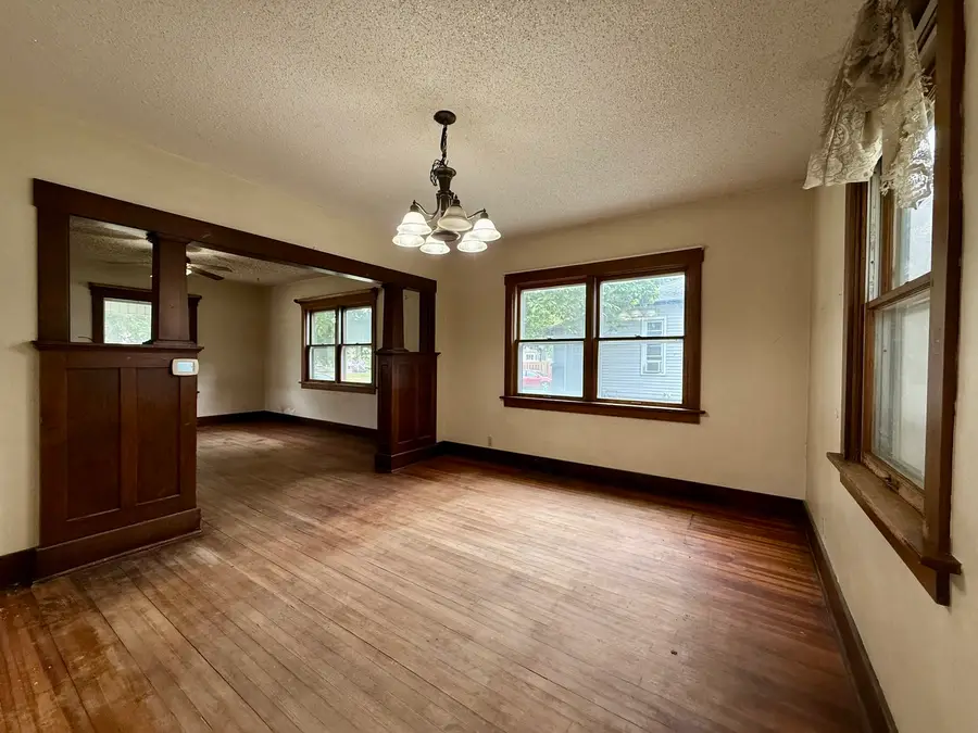1005 E Main Street, Clinton, IL 61727 - #3