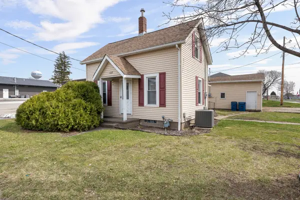 127 S Mississippi Street, Blue Grass, IA 52726