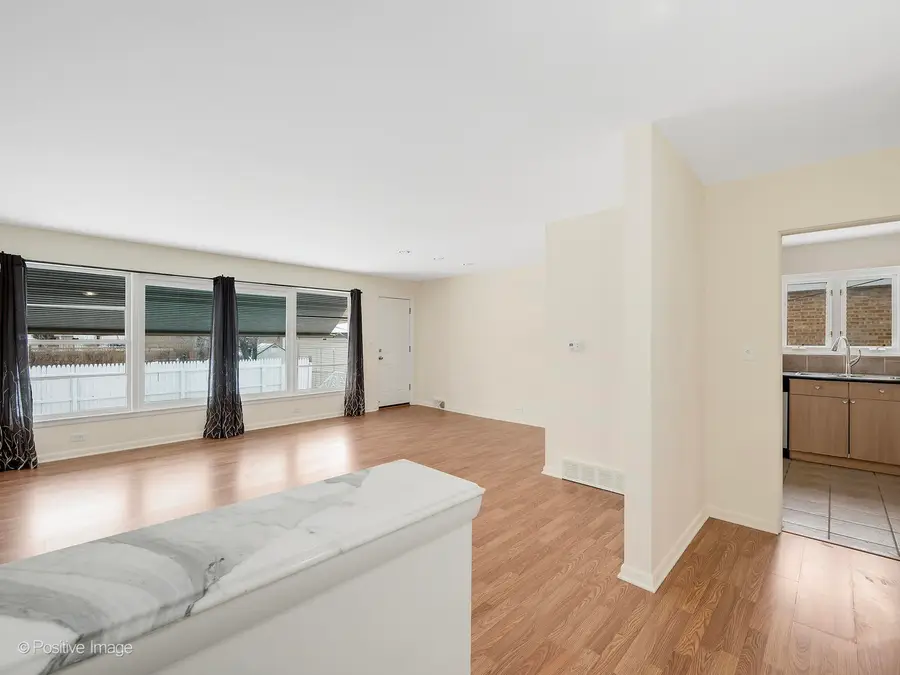 7516 N California Avenue, Chicago, IL 60645 - #3