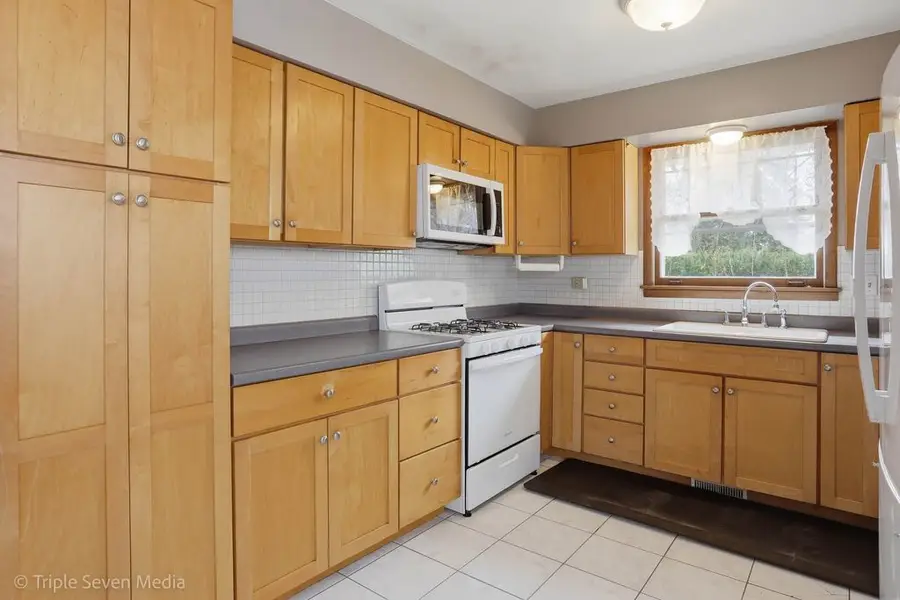 492 1st Avenue, Des Plaines, IL 60016 - #2