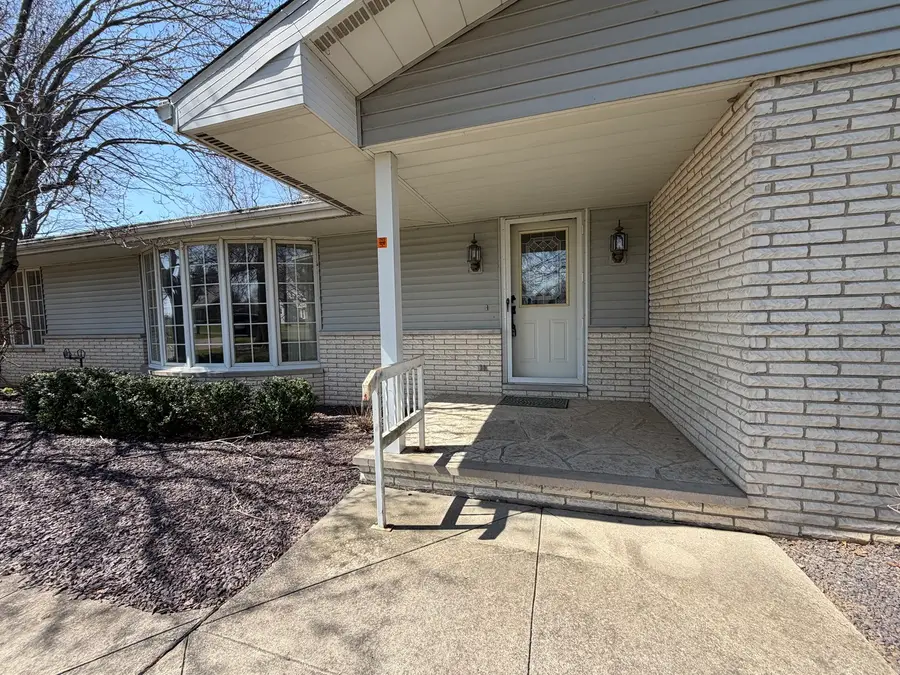 24 S Country Club Road, Mattoon, IL 61938 - #3
