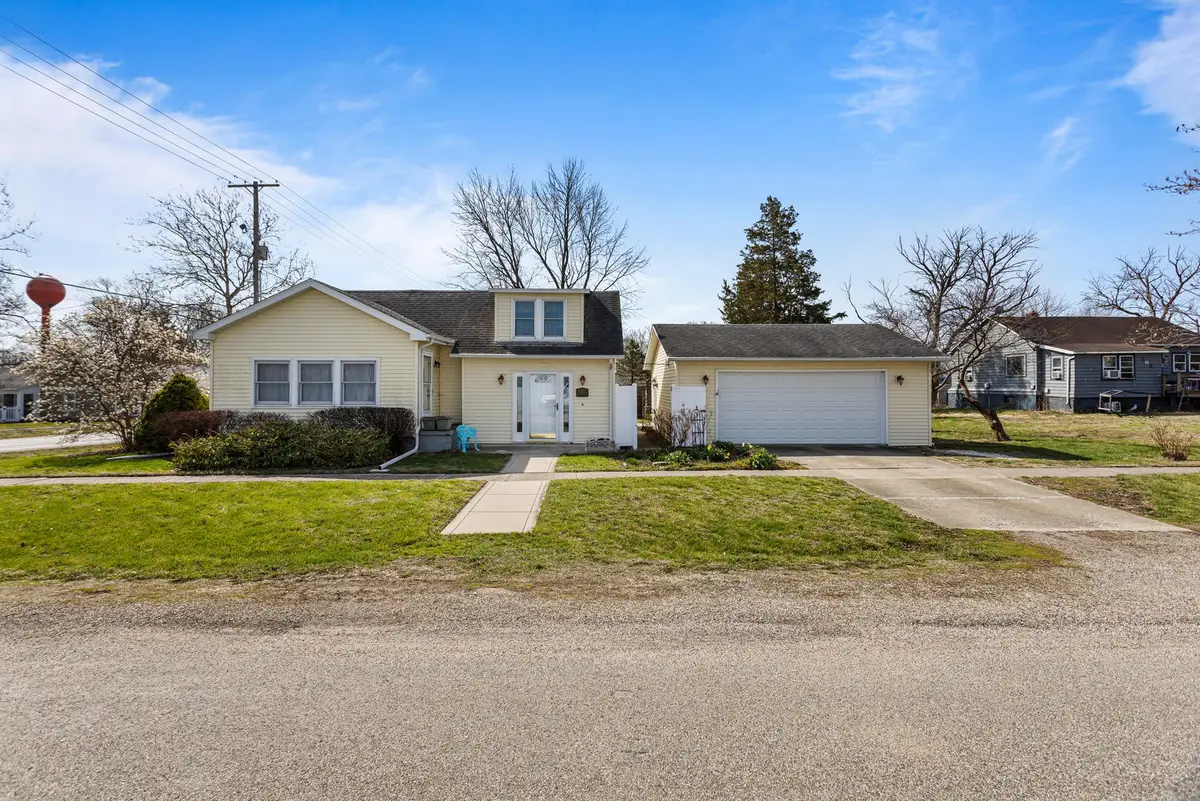 205 E Front Street, Fisher, IL 61843 - #1
