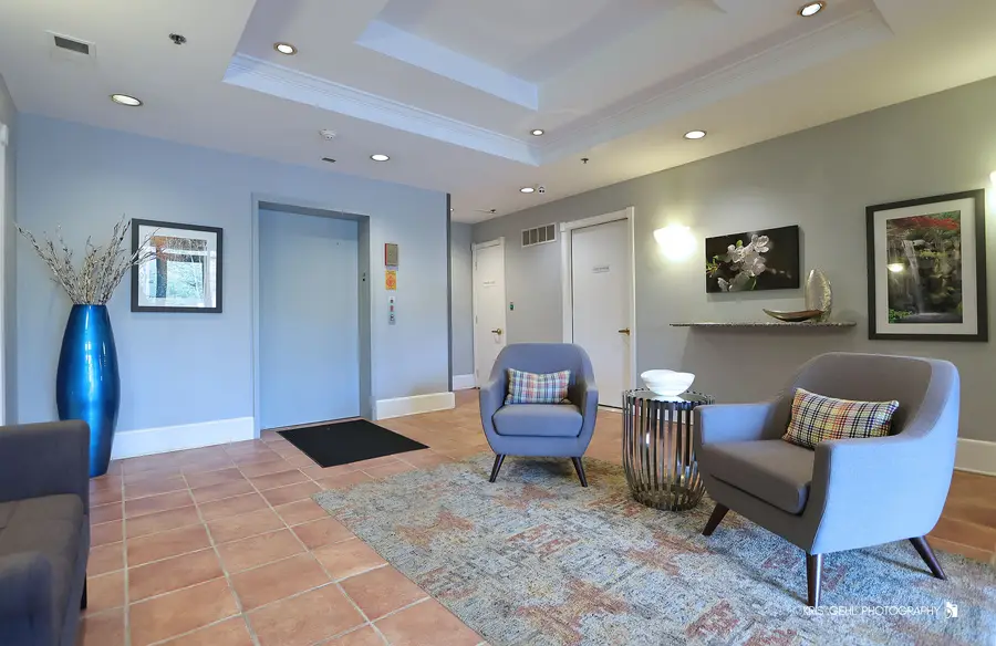 20 Trafalgar Square #304, Lincolnshire, IL 60069 - #2