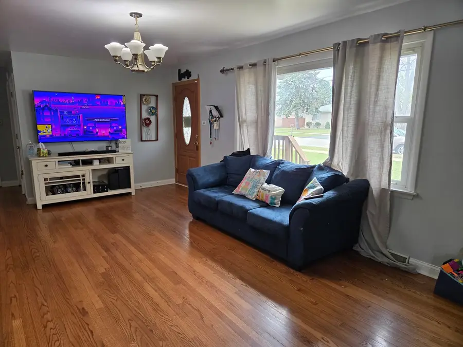 8325 Laporte Avenue, Burbank, IL 60459 - #3