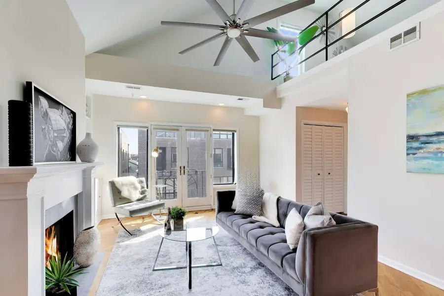 1532 W Fry Street #3, Chicago, IL 60642 - #2