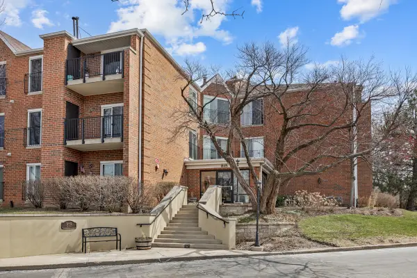 815 Leicester Road #114A, Elk Grove Village, IL 60007