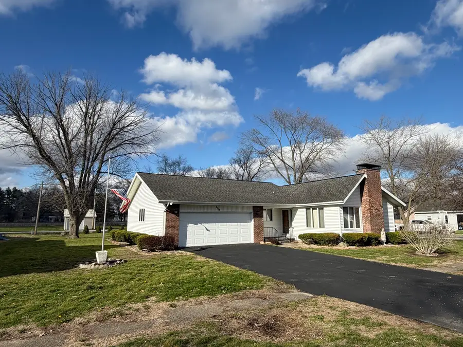 309 E Yates, Newman, IL 61942 - #2