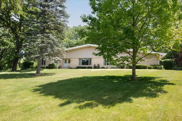 1196 Nottingham Lane, Elgin, IL 60120