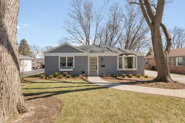 612 Kenwood Avenue, Libertyville, IL 60048