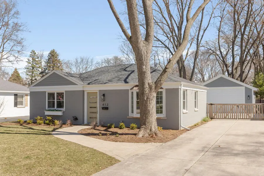 612 Kenwood Avenue, Libertyville, IL 60048 - #2