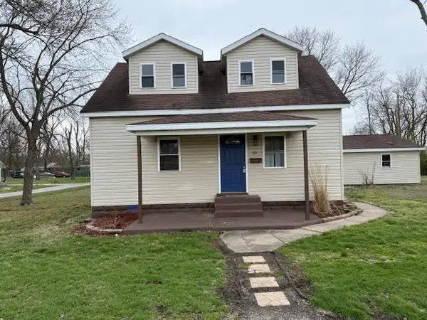111 E Peach Street, Centralia, IL 62801